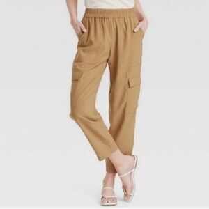 A New Day Straight Leg Elastic Waist Cargo Ankle Pants in Tan. NWT. Size XL